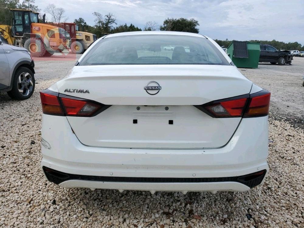 نيسان ألتيما